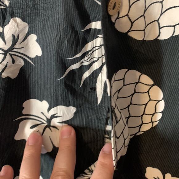 Uzzi mens XL Amphibious wear pineapple button down black white hawaiian shirt tr - Picture 6 of 10